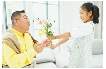 　李開復(fù)有兩個(gè)女兒，他很愛他的女兒。他曾經(jīng)接受相關(guān)媒體采訪的時(shí)候，以“吾家有女初長(zhǎng)成”的喜悅口吻，分享教養(yǎng)一對(duì)千金的心路歷程。