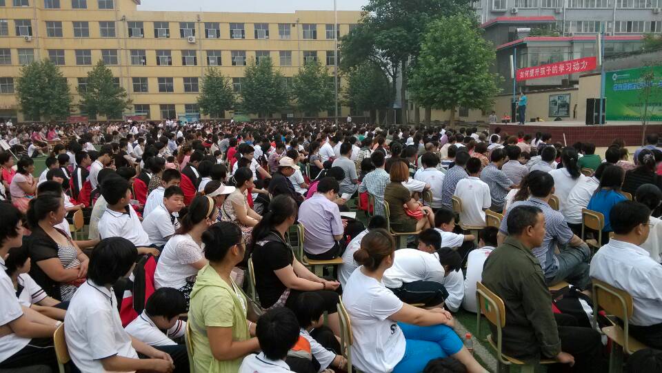 歐陽維建老師都能在報告中列舉了大量的案例，還與現場的家長和學生進行互動。