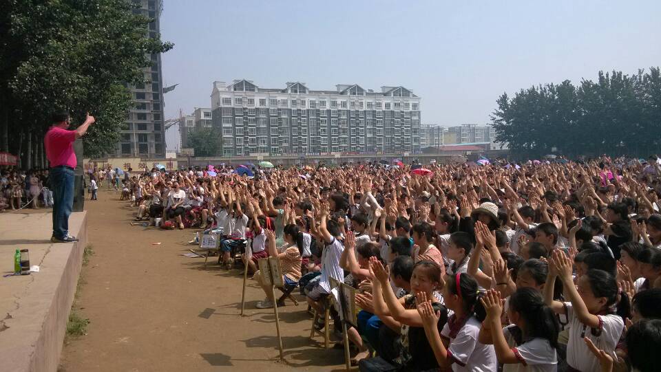 愛通天下教育專家歐陽維建安平縣第一實(shí)驗(yàn)小學(xué)講學(xué)