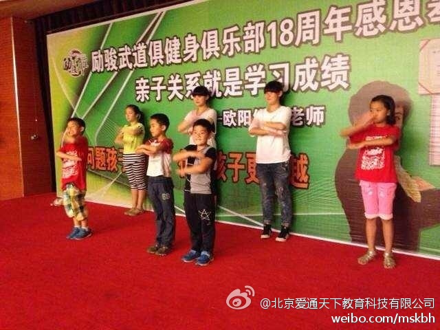 全國各地的名師課博會的講師團在各地講課也陸續(xù)展開，著名家庭教育專家歐陽維建老師在貴陽市掀起了一場家庭教育熱潮。