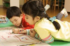 暑假父母急著給小孩子報(bào)班學(xué)英語(yǔ)有必要嗎？