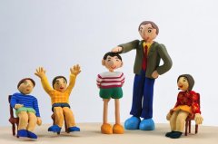 父母不該拿孩子過(guò)去的錯(cuò)誤來(lái)懲罰孩子現(xiàn)在與將來(lái)