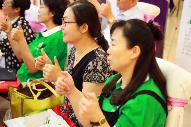 內(nèi)蒙巴彥淖爾父母走進(jìn)歐爸課堂學(xué)習(xí)愛(ài)的教育與演講