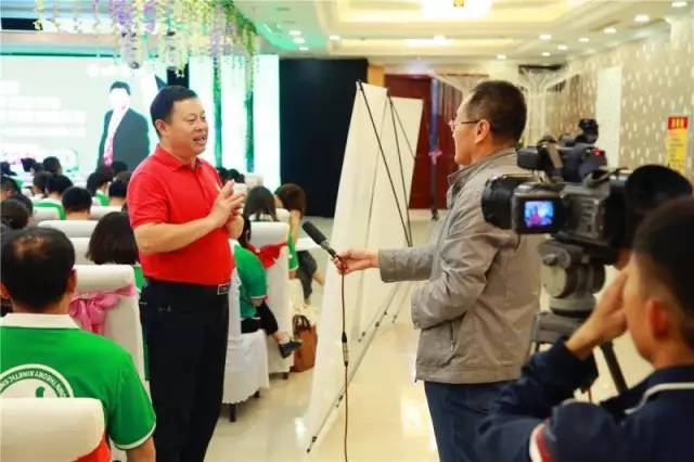 內(nèi)蒙巴彥淖爾父母走進(jìn)歐爸課堂學(xué)習(xí)愛(ài)的教育與演講