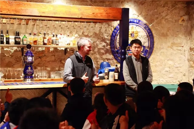 他驚嘆我的自信，我鐘愛他的柔情